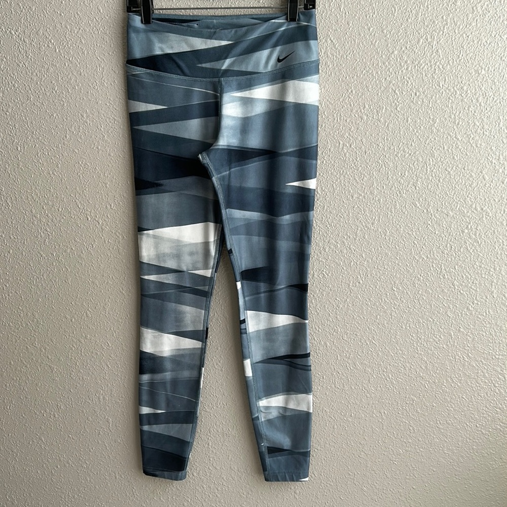 Nike 28” high rise‎ gray printed leggings